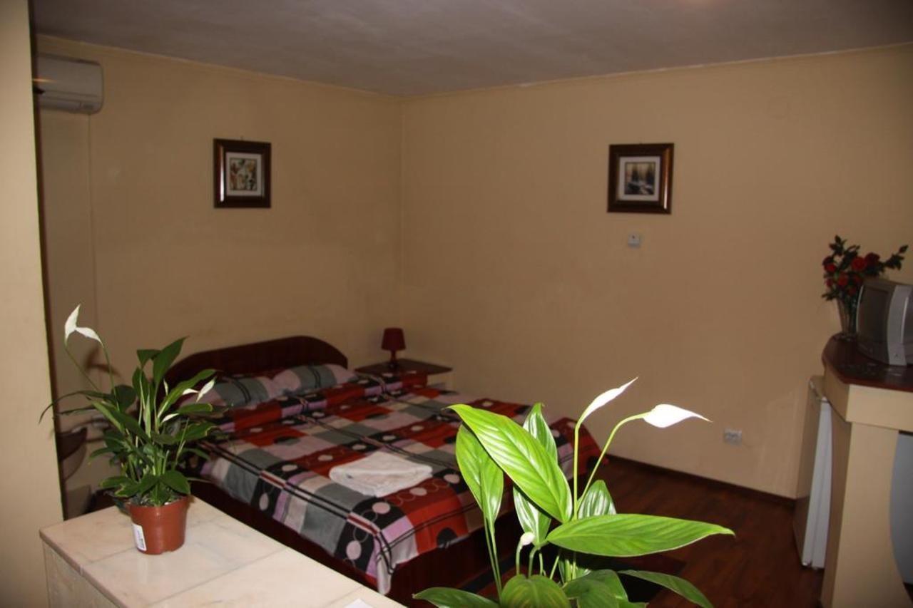 Hotel Casa Verde Prosper ブカレスト エクステリア 写真